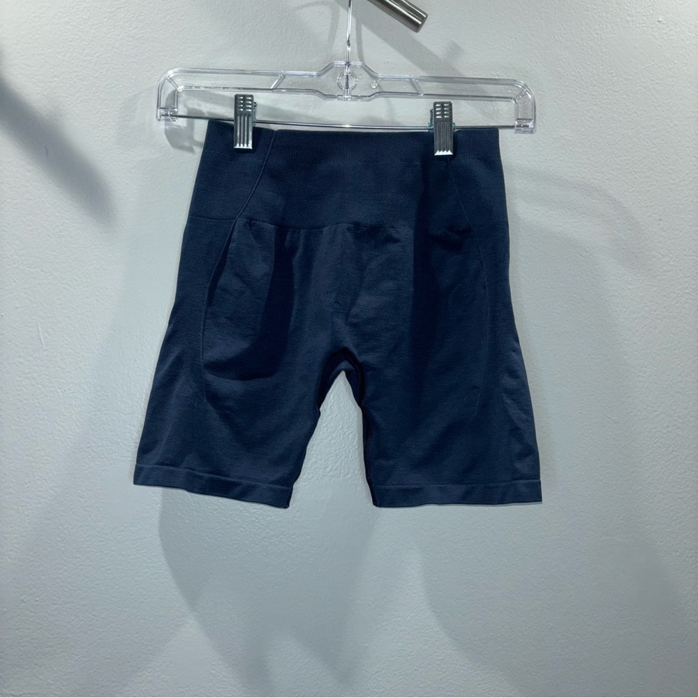 Women’s Best Navy Seamless Scrunch Gym Shorts | Size Small